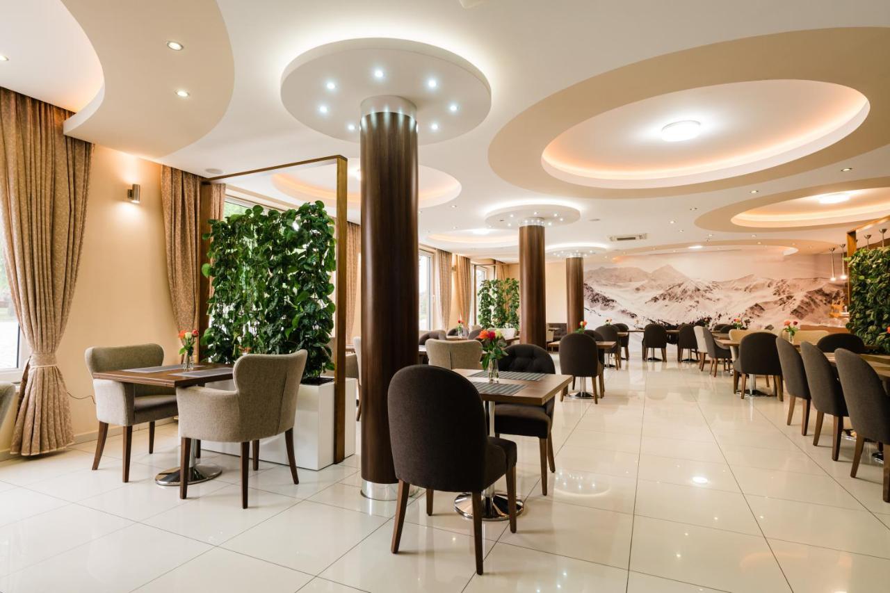 Hotel Menhard ภายนอก รูปภาพ