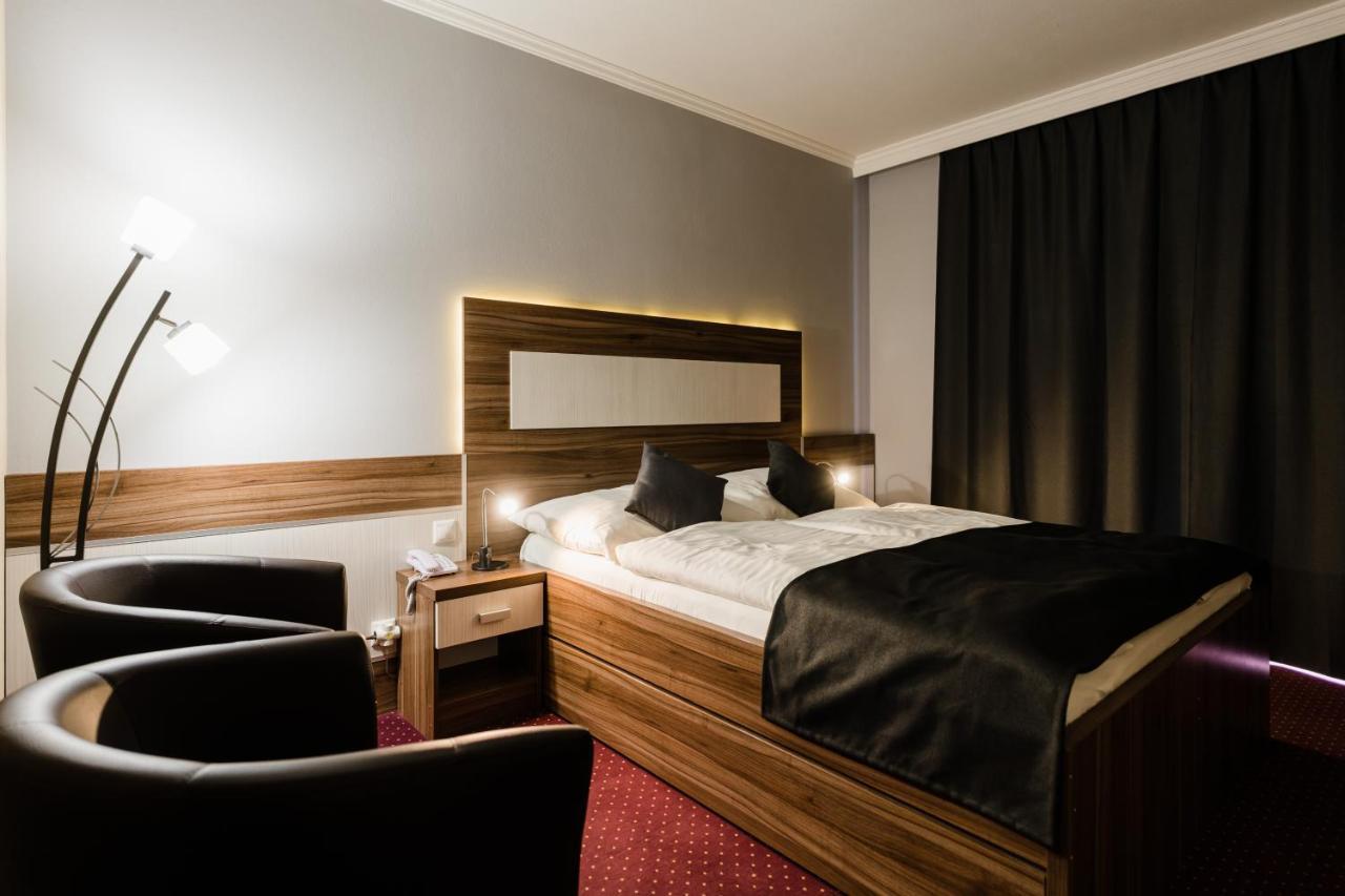 Hotel Menhard ภายนอก รูปภาพ