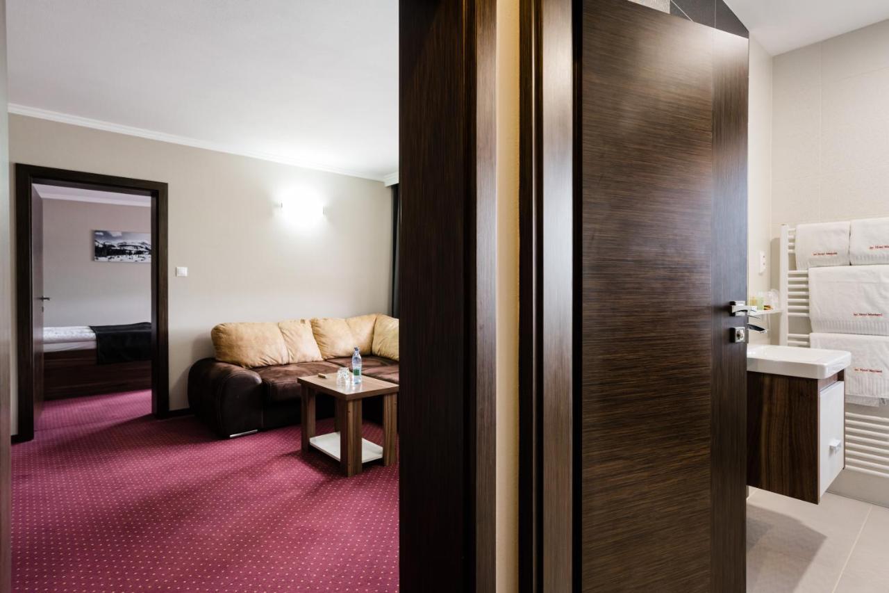 Hotel Menhard ภายนอก รูปภาพ