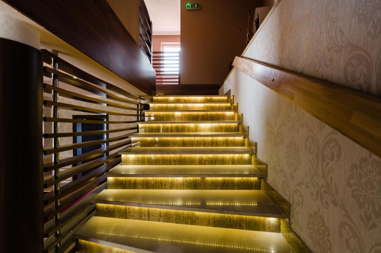 Hotel Menhard ภายนอก รูปภาพ
