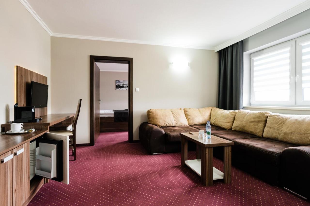 Hotel Menhard ภายนอก รูปภาพ