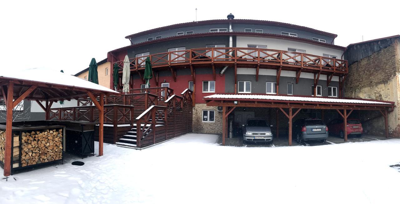 Hotel Menhard ภายนอก รูปภาพ